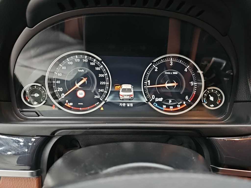 BMW 5-Series — photo 06