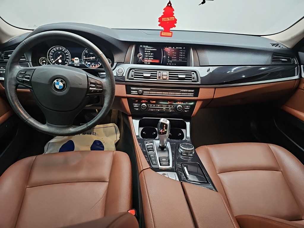 BMW 5-Series — photo 07