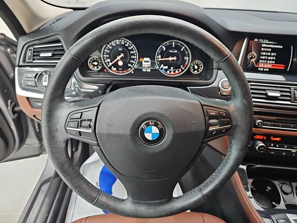 BMW 5-Series — photo 09