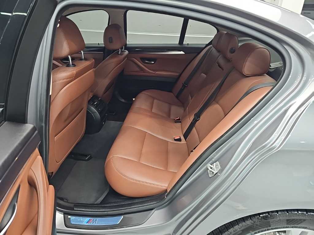 BMW 5-Series — photo 12