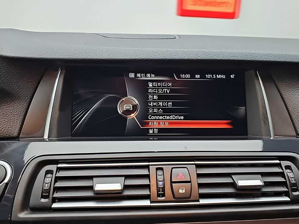BMW 5-Series — photo 15