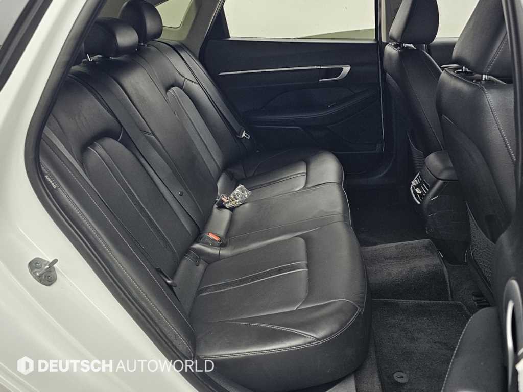 Hyundai Sonata — photo 12