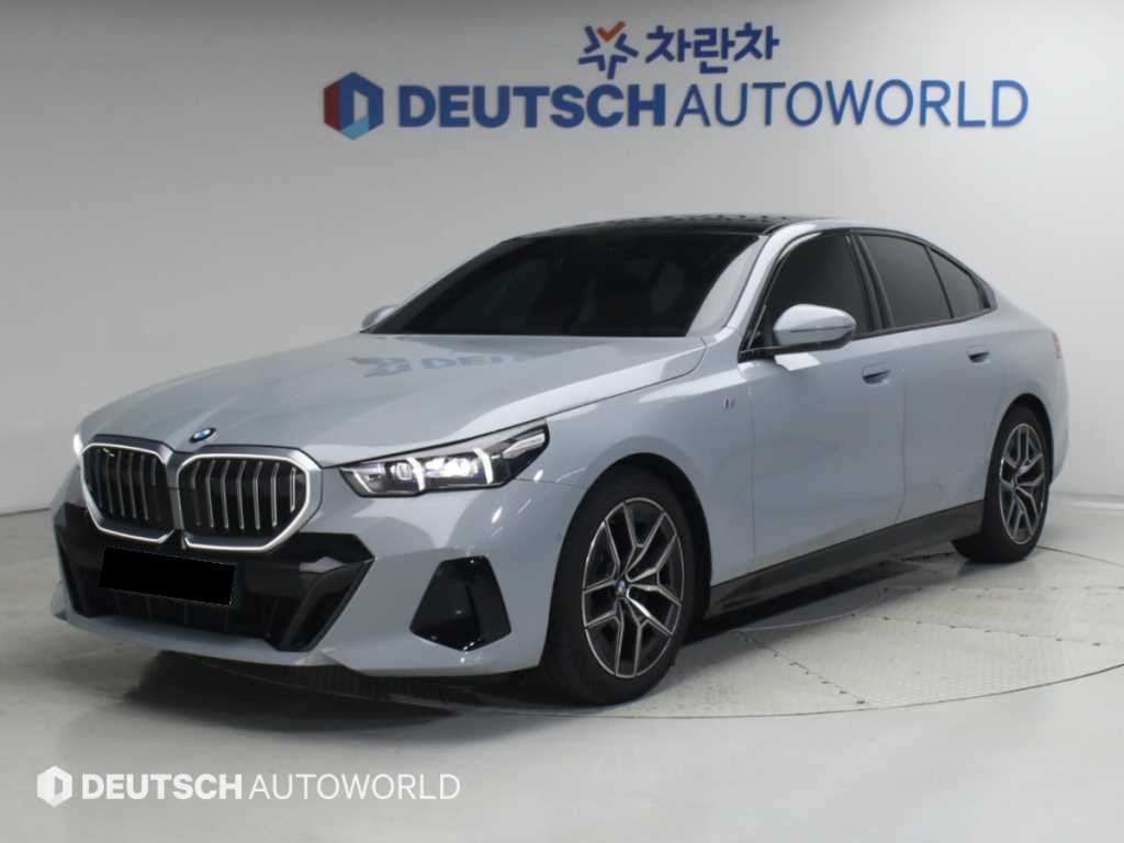 BMW 5-Series — photo 01