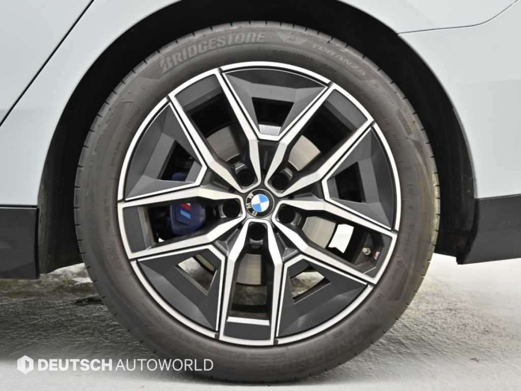 BMW 5-Series — photo 05