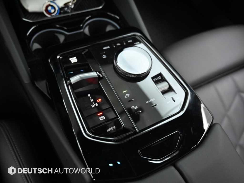BMW 5-Series — photo 09