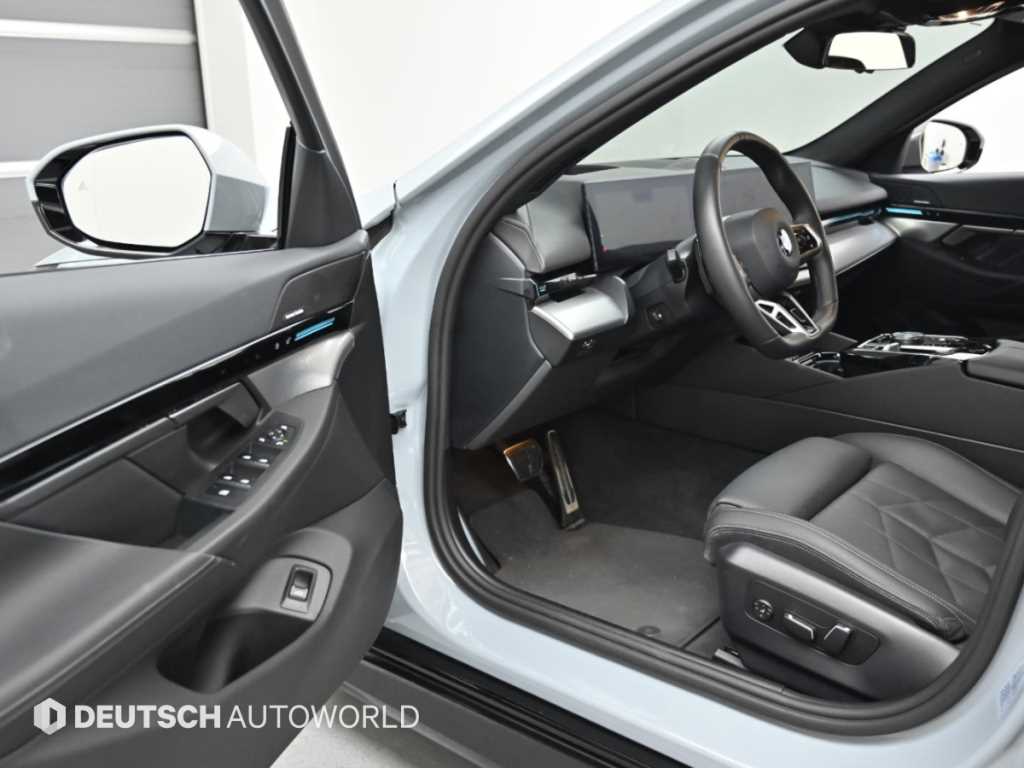 BMW 5-Series — photo 11