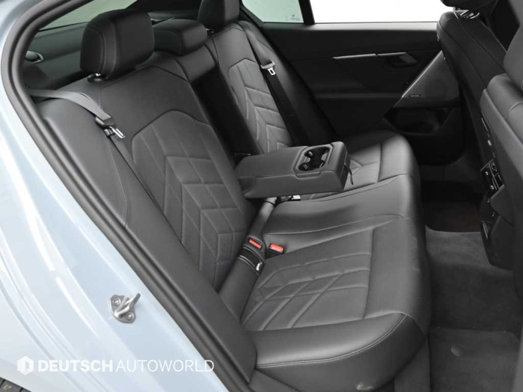 BMW 5-Series — photo 12
