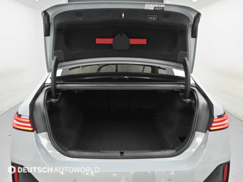 BMW 5-Series — photo 19