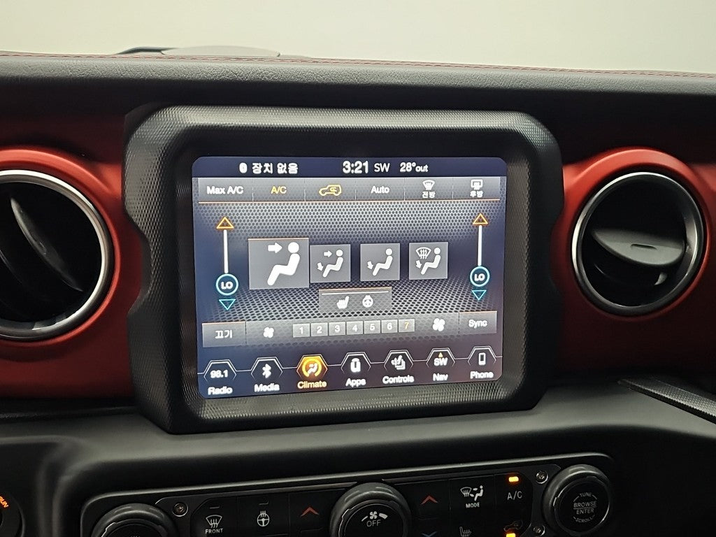Jeep Wrangler — photo 15