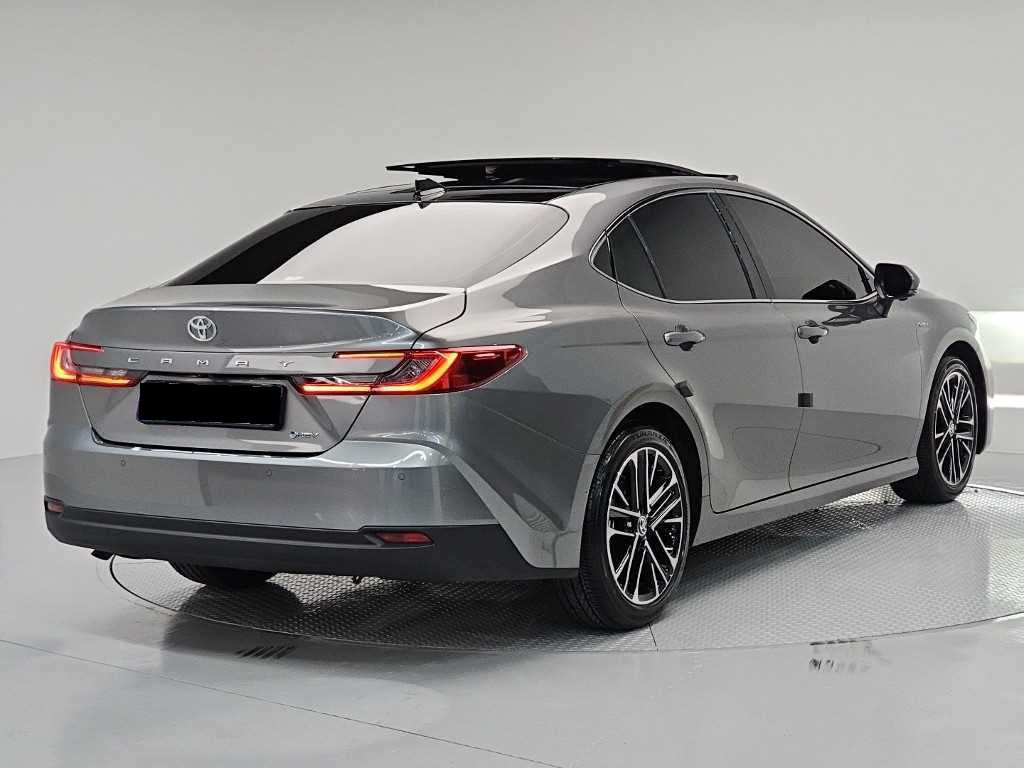 Toyota Camry — photo 04