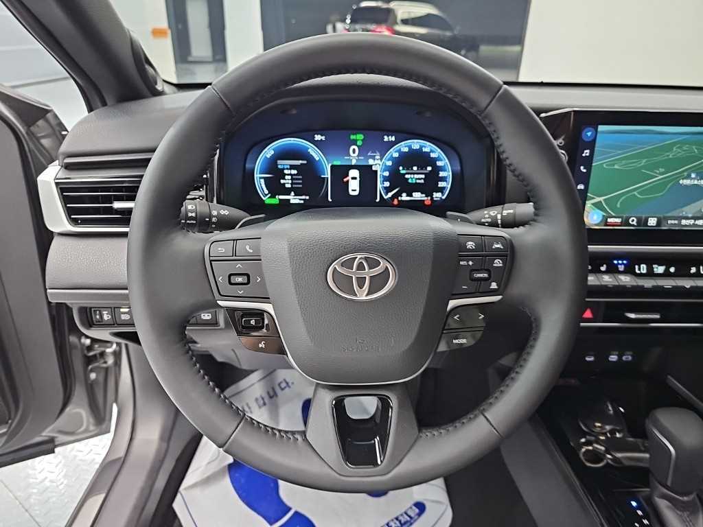 Toyota Camry — photo 09
