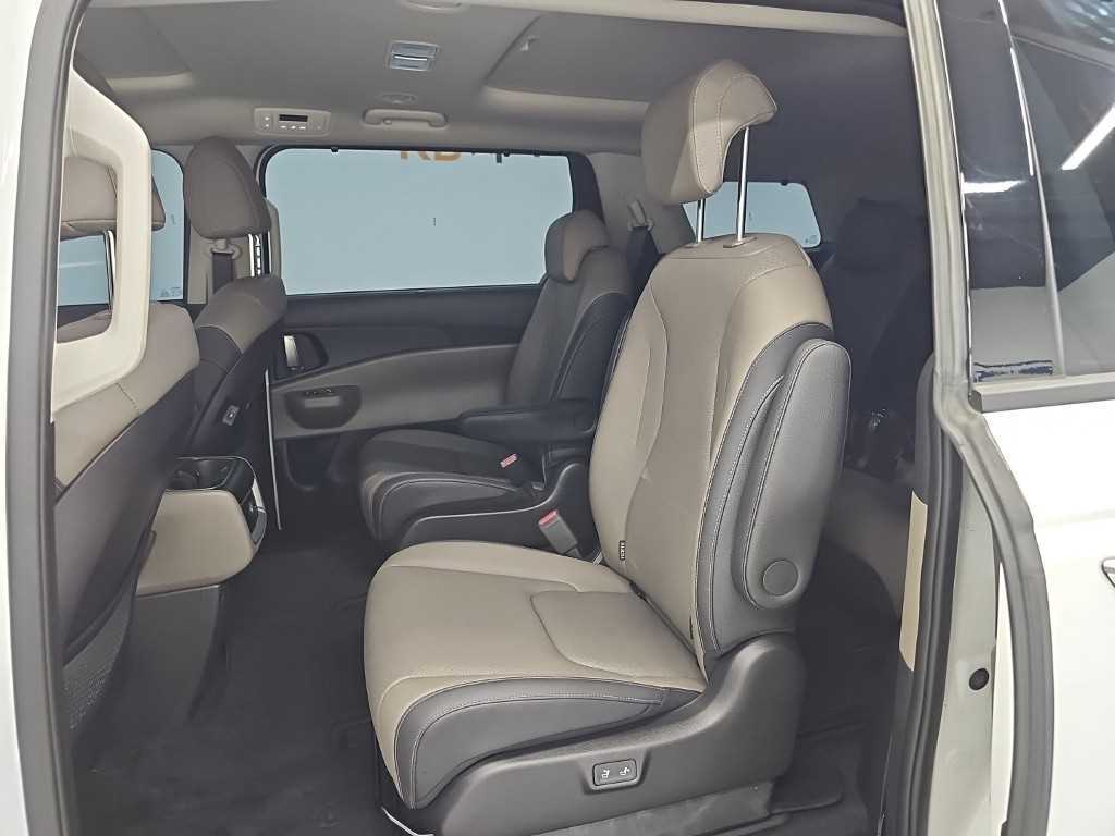 Kia Carnival — photo 12