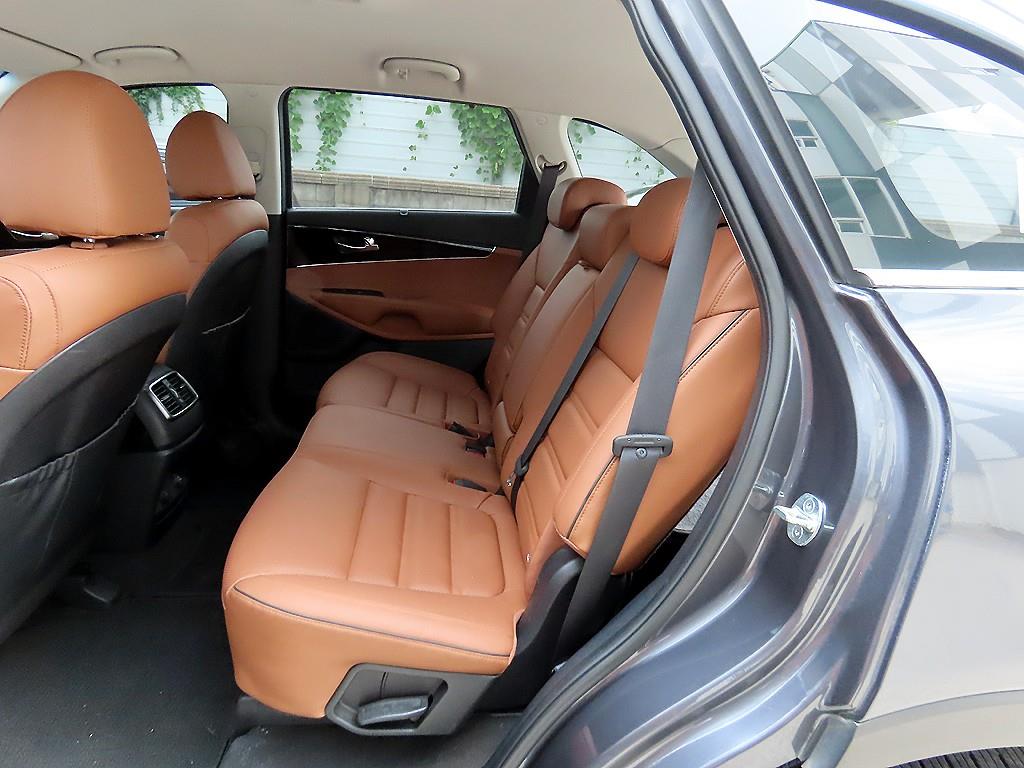 Kia Sorento — photo 06