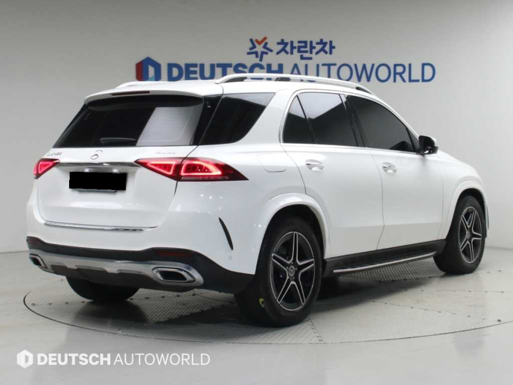 Mercedes-Benz GLE-Class — photo 02