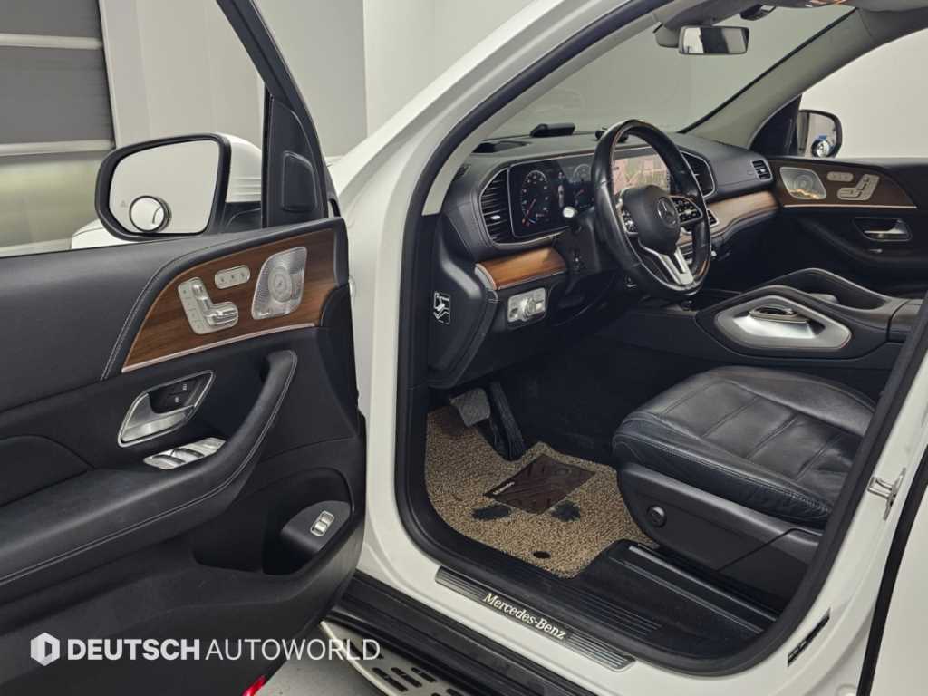 Mercedes-Benz GLE-Class — photo 11