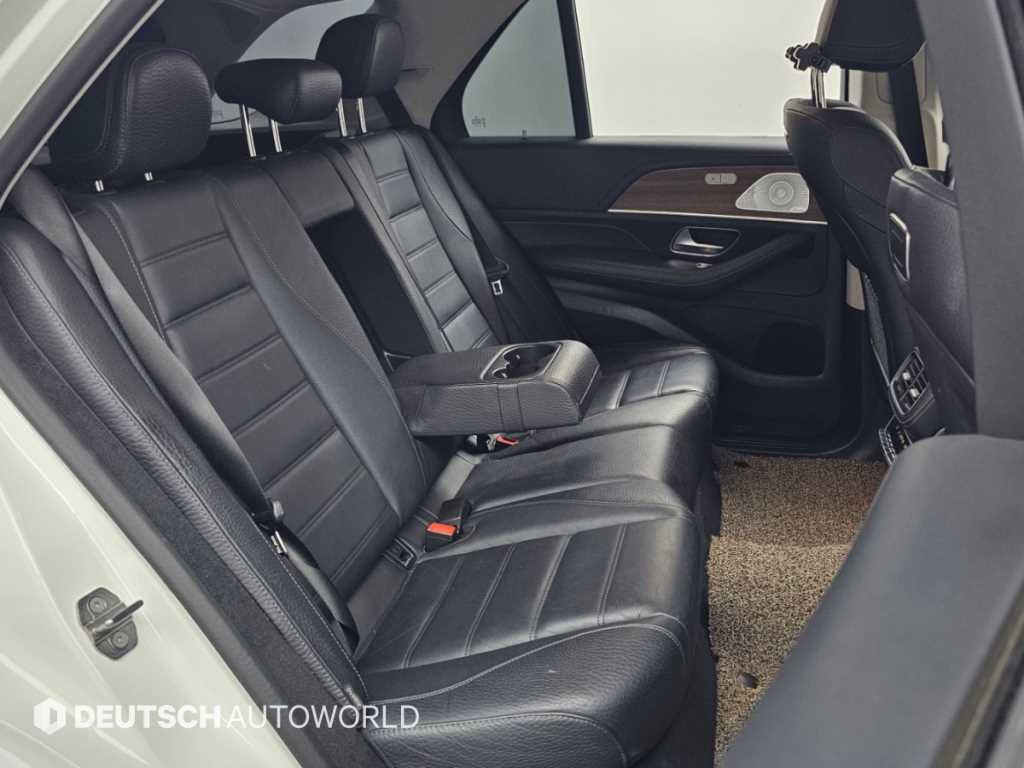 Mercedes-Benz GLE-Class — photo 12