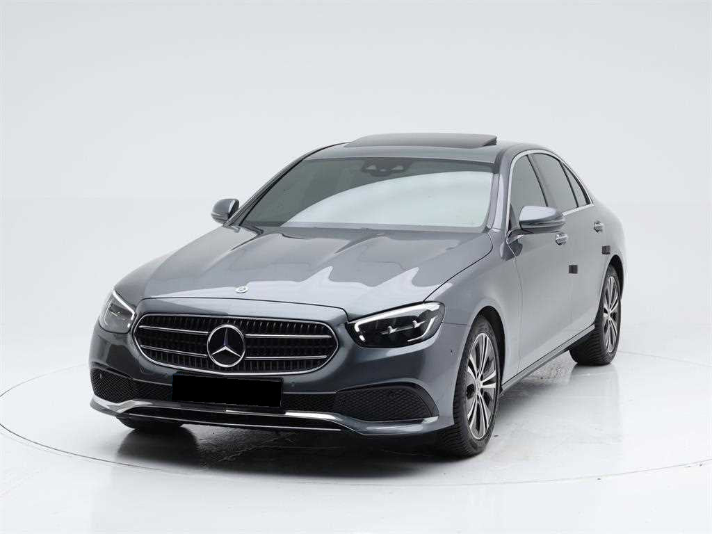 Mercedes-Benz E-Class — photo 01