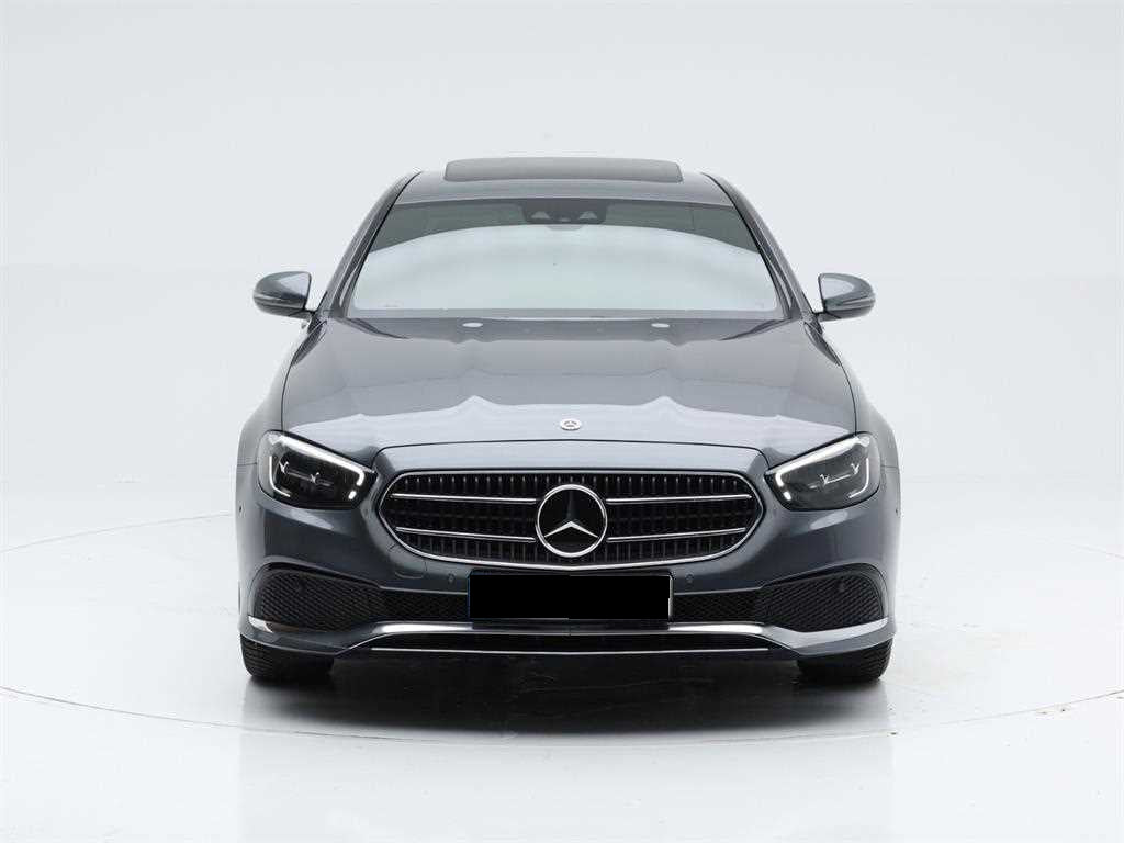 Mercedes-Benz E-Class — photo 02