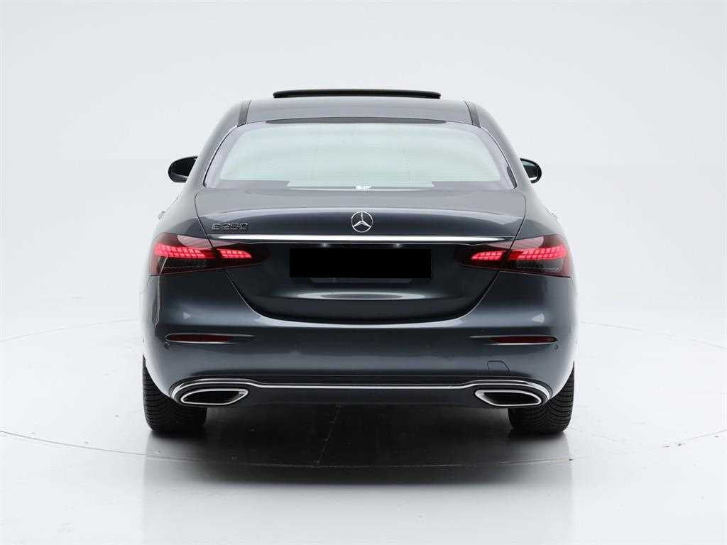 Mercedes-Benz E-Class — photo 05