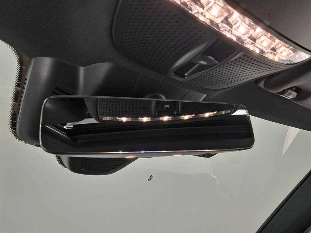Mercedes-Benz E-Class — photo 15