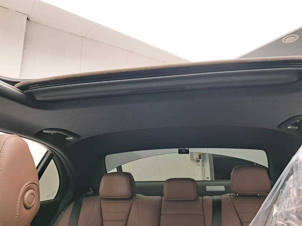 Mercedes-Benz E-Class — photo 16