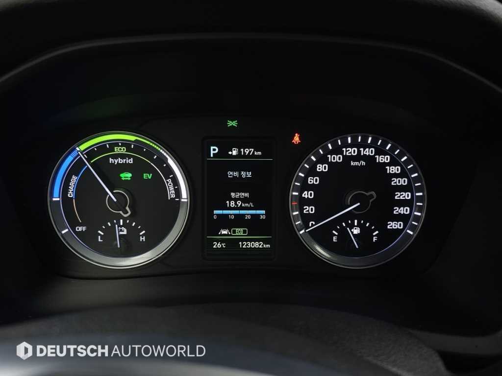 Hyundai Sonata — photo 08