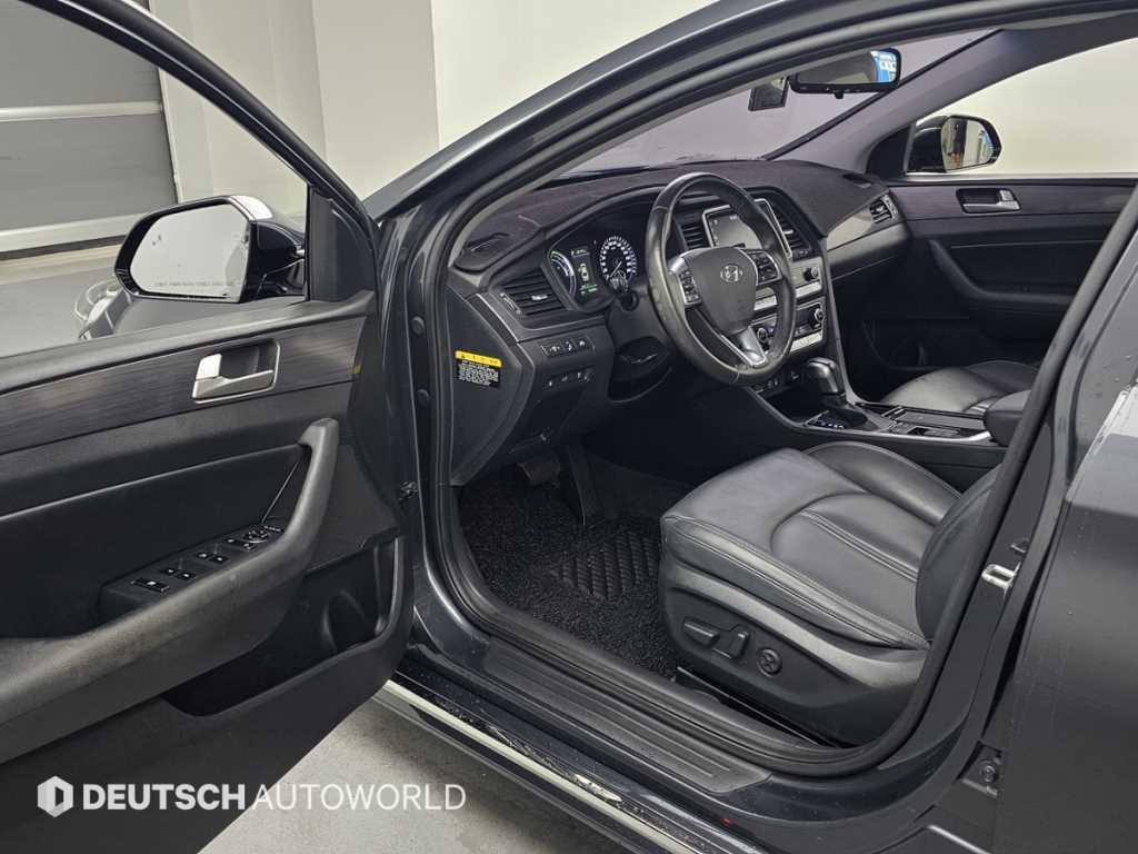 Hyundai Sonata — photo 11
