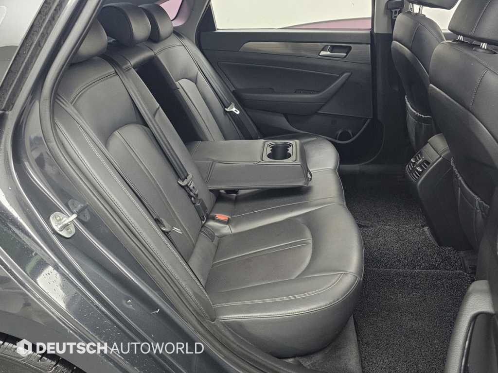 Hyundai Sonata — photo 12
