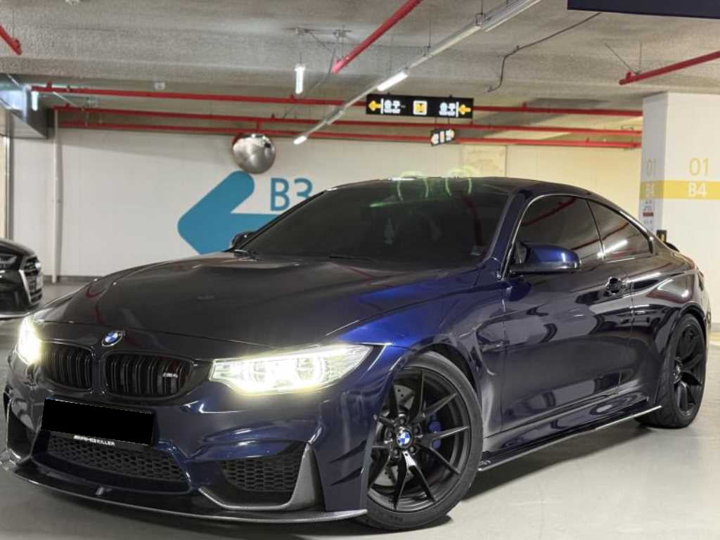 BMW M4 — photo 01