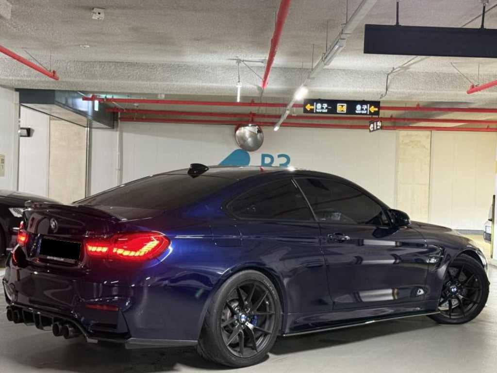 BMW M4 — photo 04