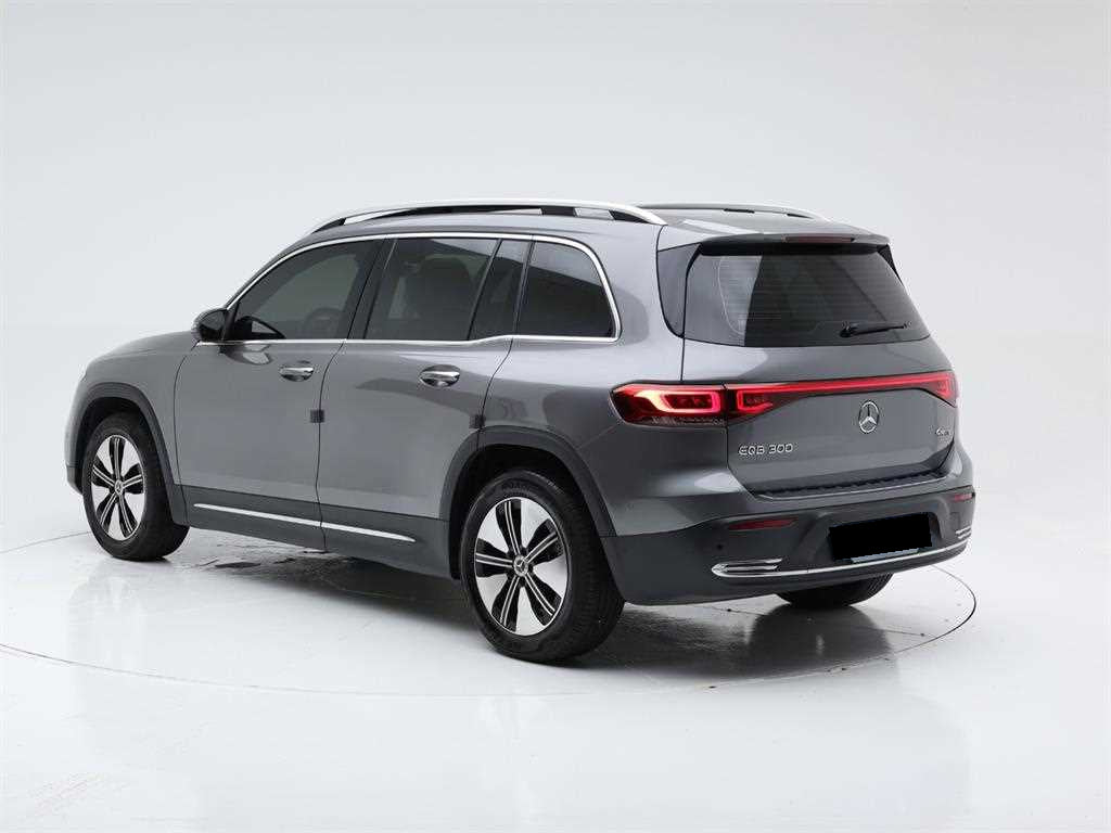 Mercedes-Benz EQB — photo 04