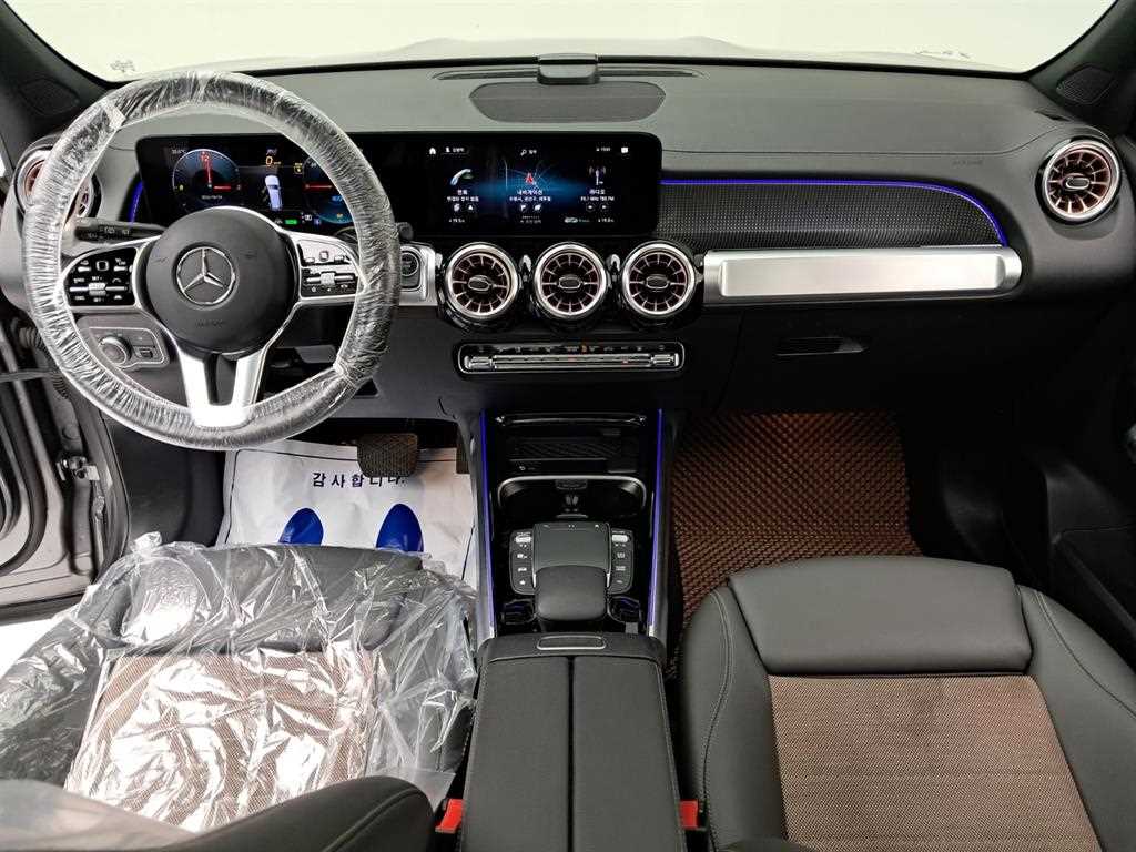 Mercedes-Benz EQB — photo 06