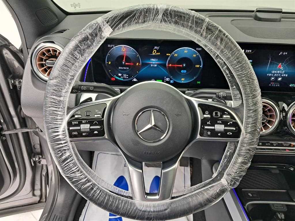 Mercedes-Benz EQB — photo 07