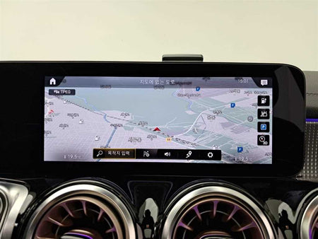 Mercedes-Benz EQB — photo 09