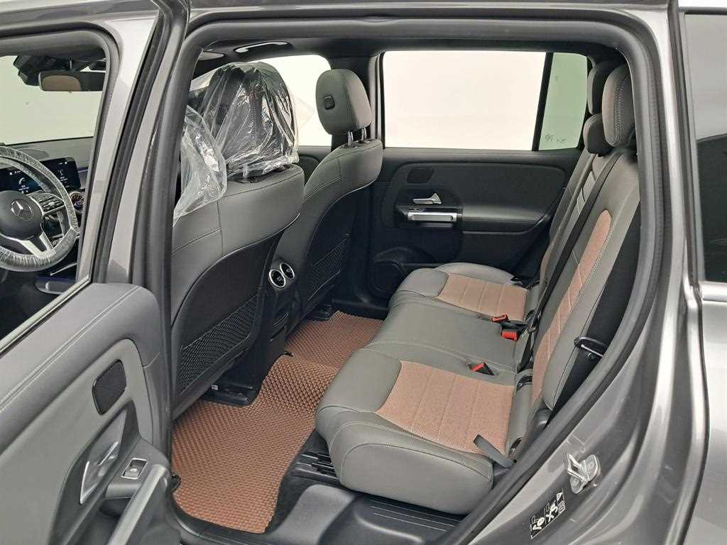 Mercedes-Benz EQB — photo 12