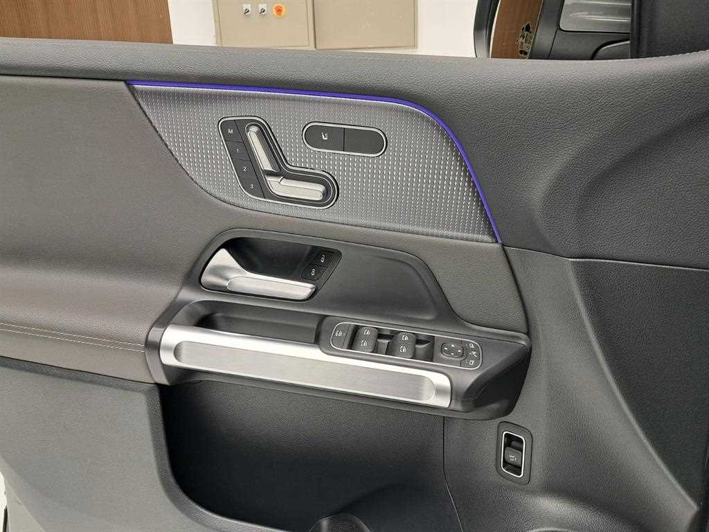 Mercedes-Benz EQB — photo 13