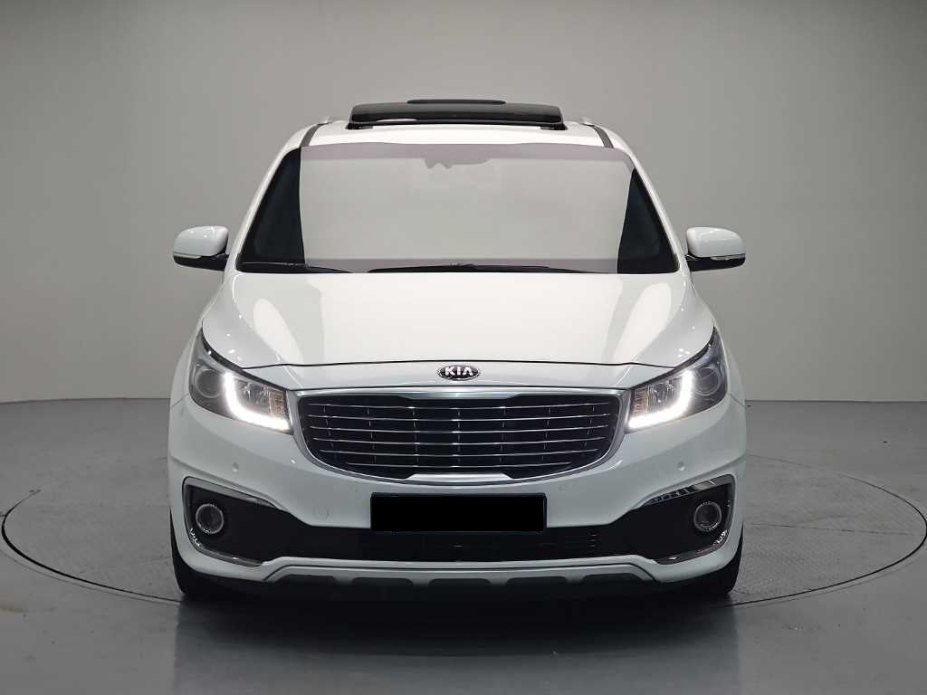 Kia Carnival — photo 02