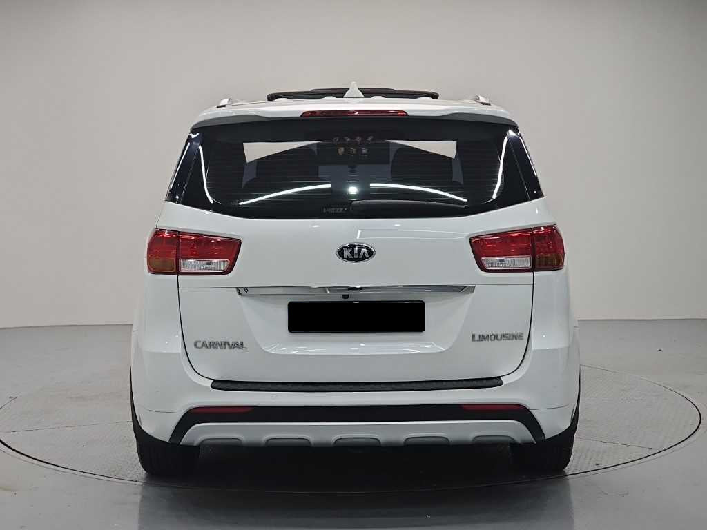 Kia Carnival — photo 03