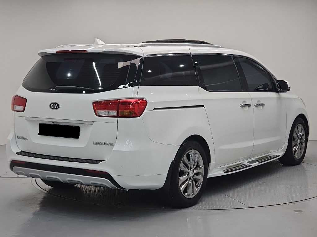 Kia Carnival — photo 04