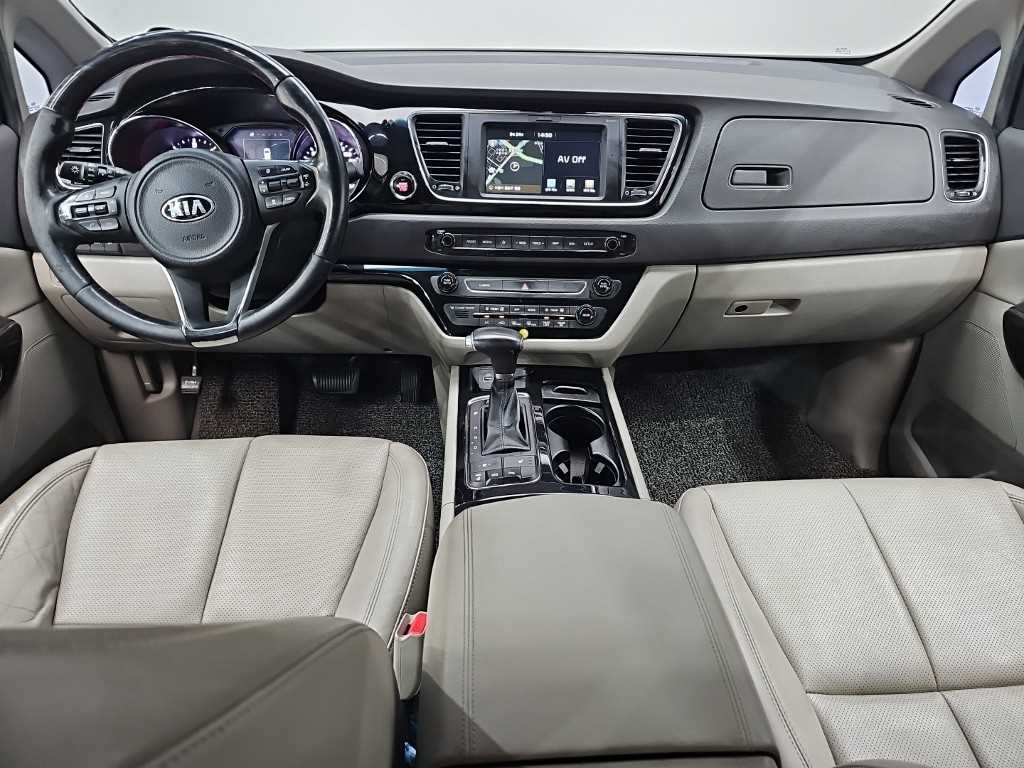 Kia Carnival — photo 07