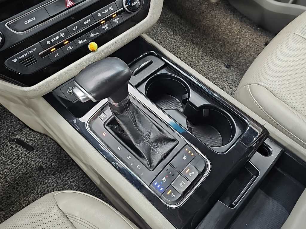 Kia Carnival — photo 08