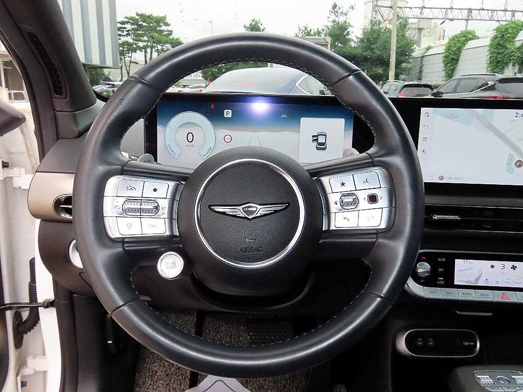 Genesis GV60 — photo 08