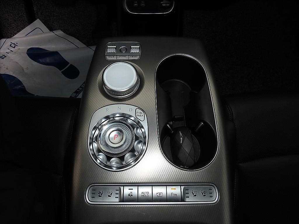 Genesis GV60 — photo 11