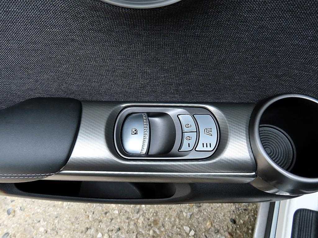 Genesis GV60 — photo 15