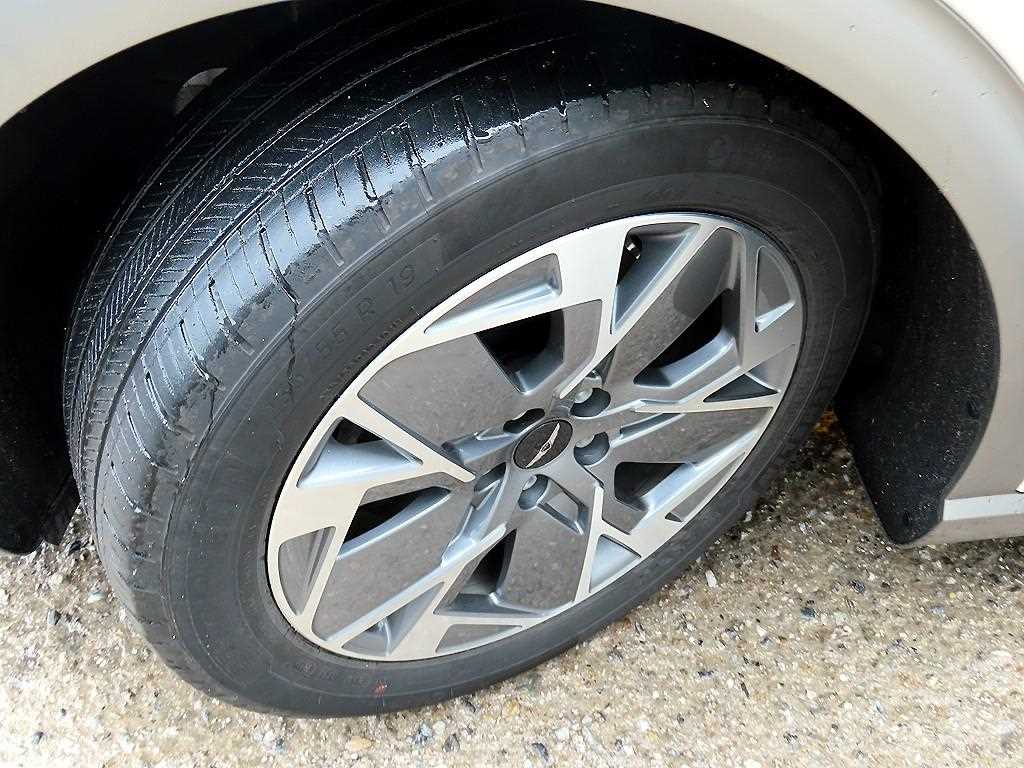 Genesis GV60 — photo 20