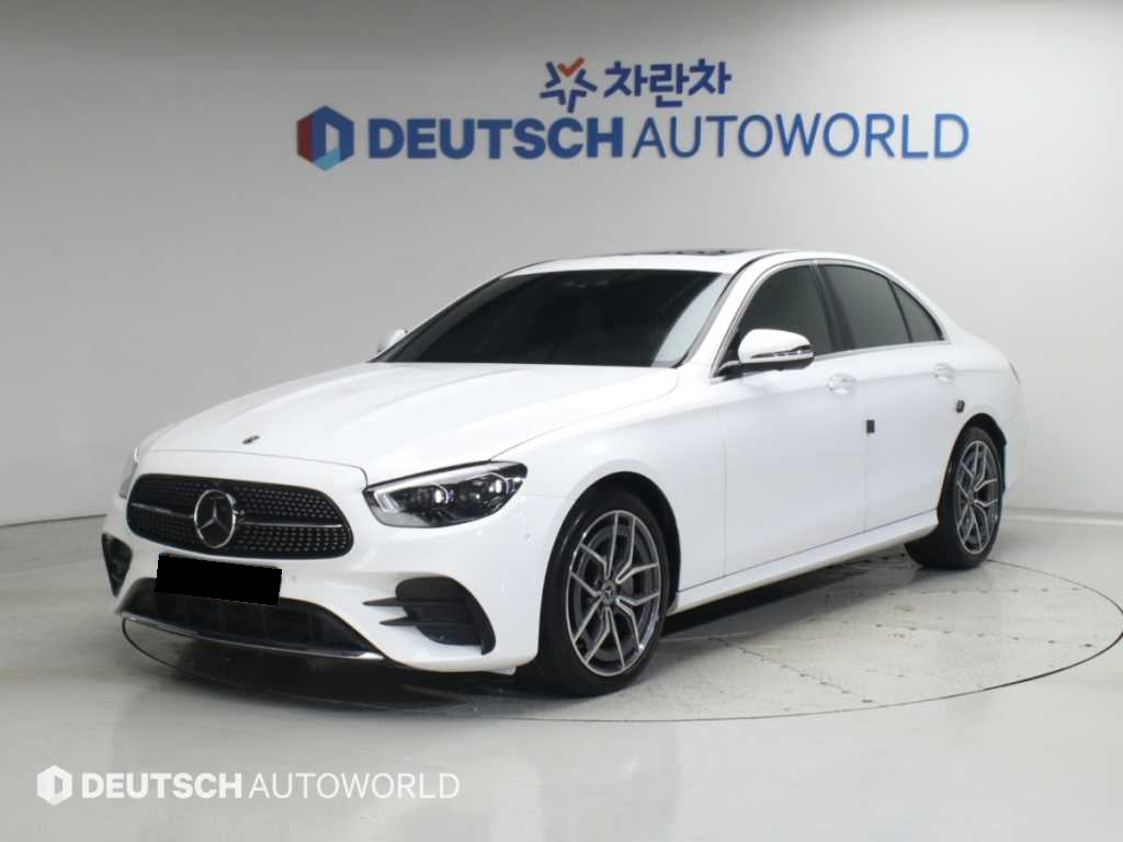 Mercedes-Benz E-Class — photo 01
