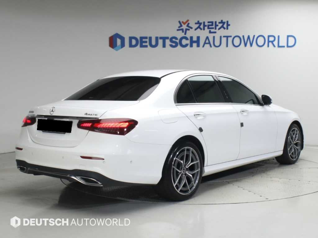 Mercedes-Benz E-Class — photo 02