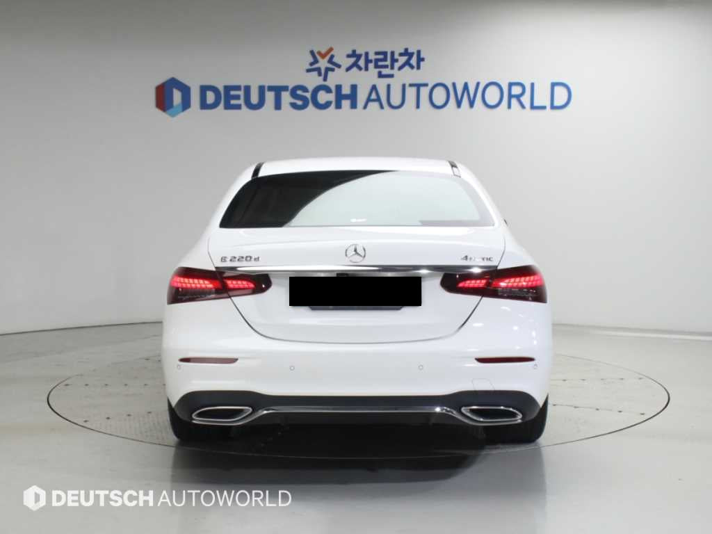 Mercedes-Benz E-Class — photo 04