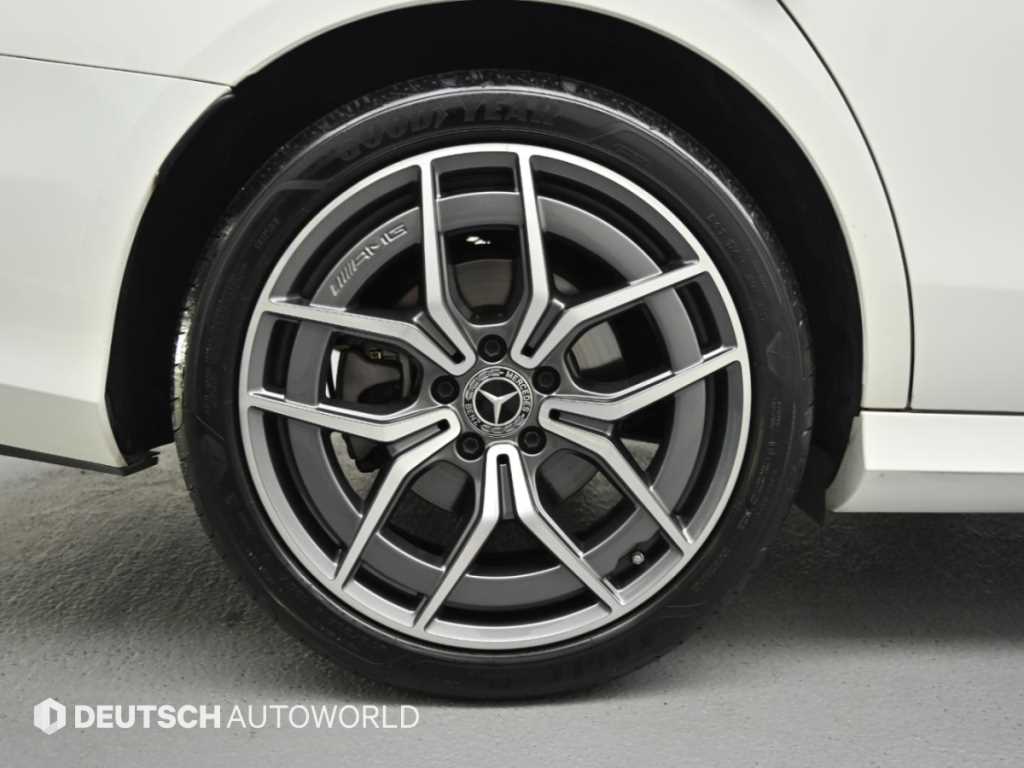 Mercedes-Benz E-Class — photo 05
