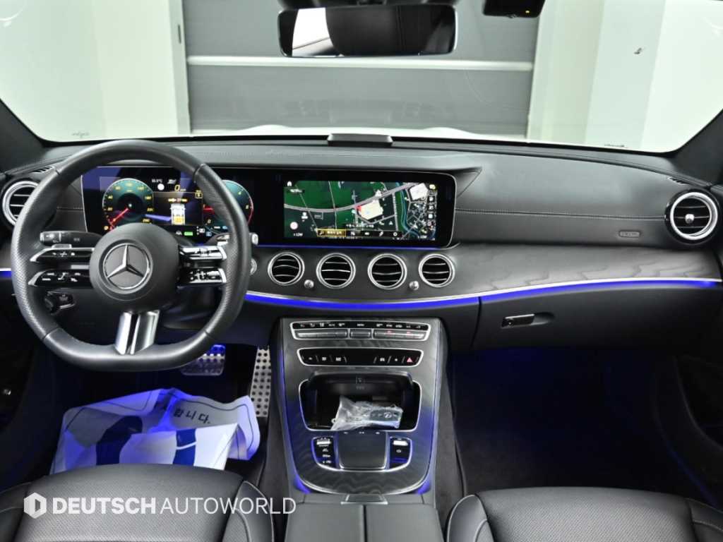 Mercedes-Benz E-Class — photo 07
